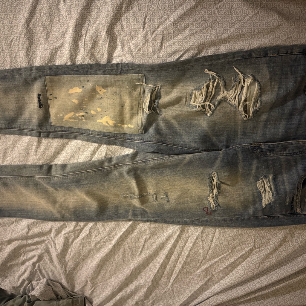 American Eagle Outfitters Skinny Blue Jeans With Distressed Details